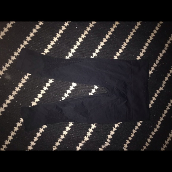 athleta high waisted spandex compression capris(M) - Picture 4 of 8